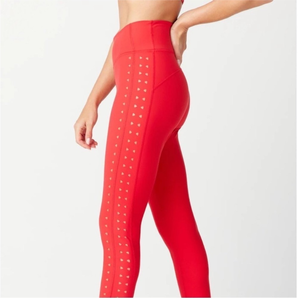 GIGI C Sport Bright Red Laser Cut Triangle Katrina Leggings XS


[ R ]